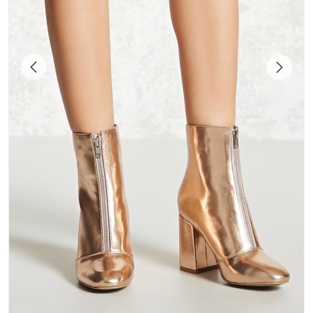 ⭐️ NWT Metallic Faux Leather Boots ⭐️